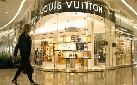 louis vuitton stores in egypt.